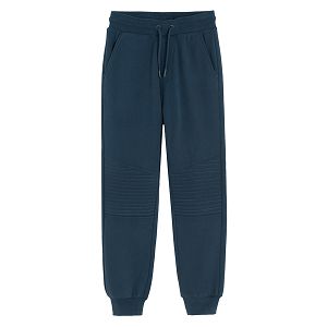 Plue jogging pants with pattern on the knees