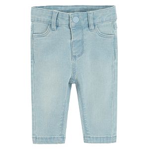 מכנסי ג'ינס בהירים