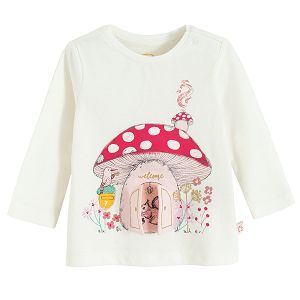 White blouse with mushroom house