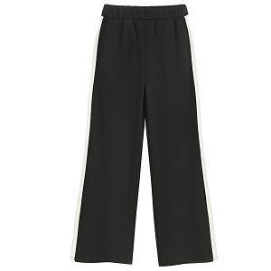 Black wide legs jogging pants and wide stripe on the side