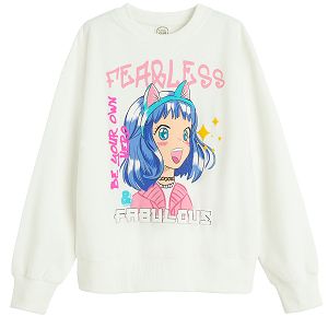 White sweatshirt with Fearless girl print