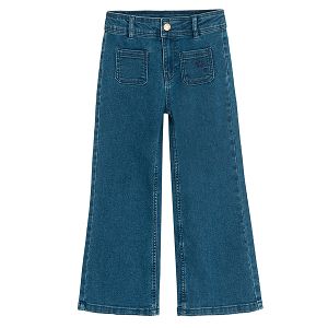 Blue denim trousers with square pockets in the front