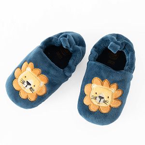 Slippers with lion pattern